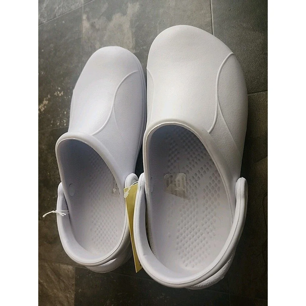 TredSafe Slip Resistant Shoes. M-10 W-11 W. White Clog W/ Closed Toe W/ Strap.